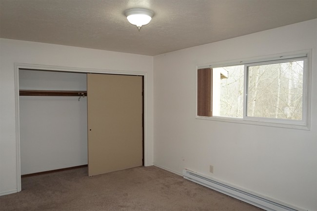 Building Photo - 13050 NW Cornell Rd