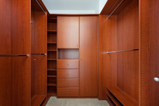 Closet - 2040 Sutter St