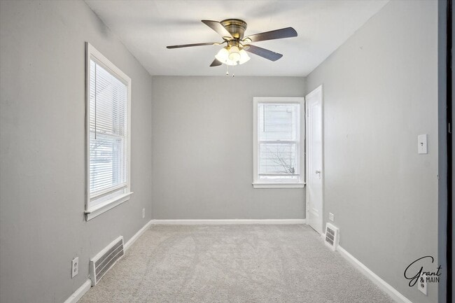 Building Photo - 2 bedroom $1100