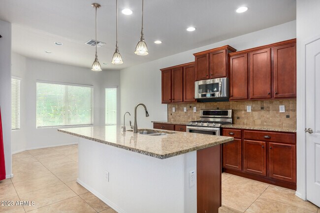 Foto del edificio - 26727 N 14th Ln