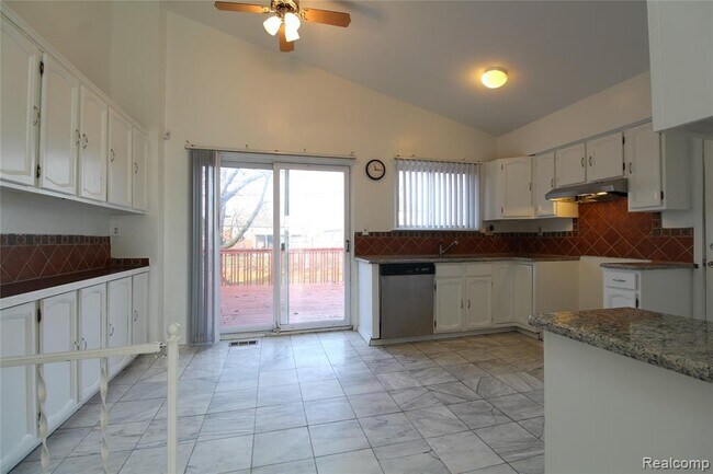 Building Photo - 15570 Mt Vernon St