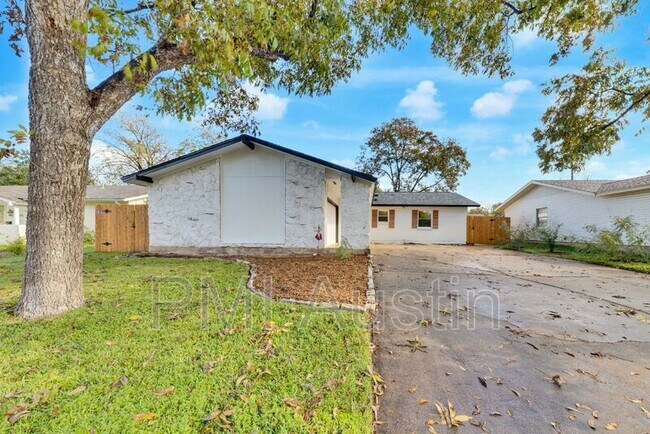 Building Photo - 8213 Briarwood Ln