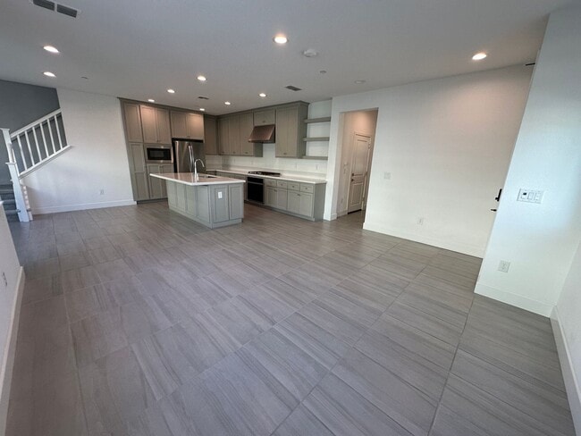 Building Photo - Spacious 4 Bed 2.5 Bath Home in Mountain House with Solar!