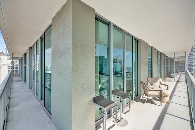 Foto del edificio - 1111 SW 1st Ave