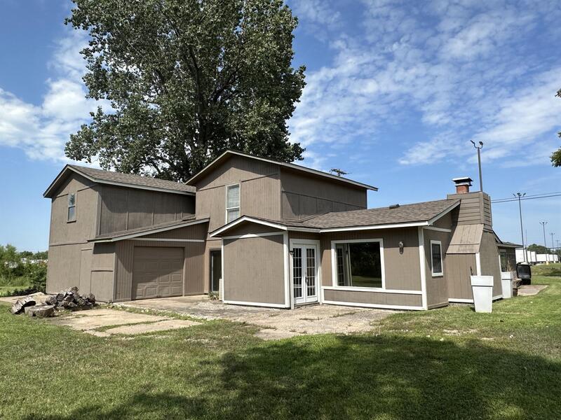 Primary Photo - 7620 S 68th W Ave