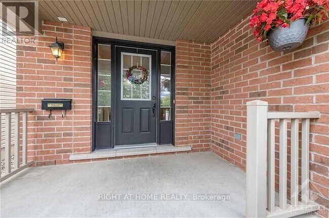 Photo du bâtiment - 250 Tempest Dr