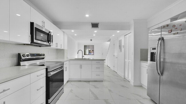 Foto del edificio - 1917 SW 107th Ave