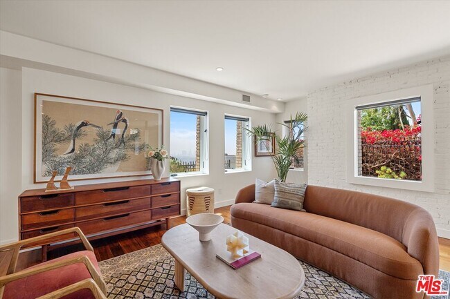 Foto del edificio - 2700 Glendower Ave