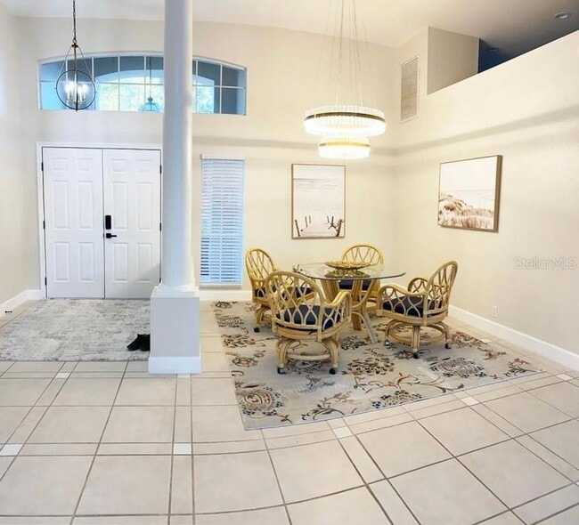Building Photo - Rent a luxurious golf course lifestyle home in Sarasota, FL