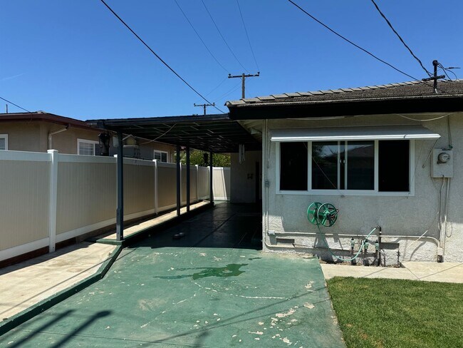 Building Photo - Great one story home in East Ventura