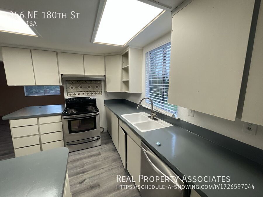 Primary Photo - 356 NE 180th St