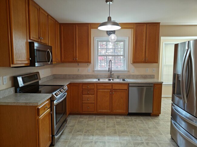 Foto del edificio - 5 Bedroom home in Henrico