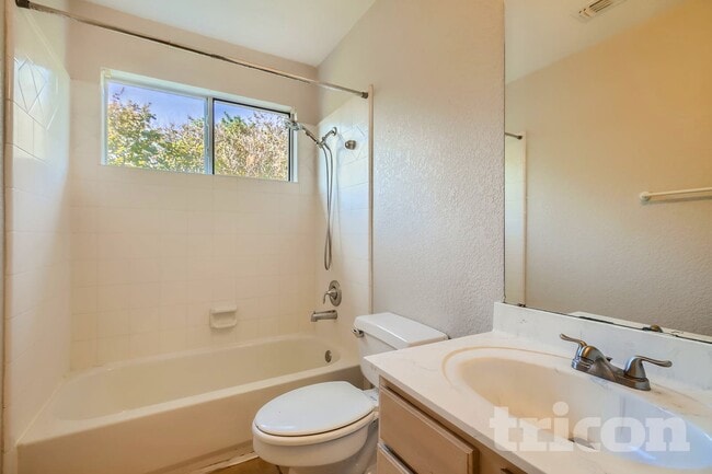 Foto del edificio - 12430 Canyon Ct