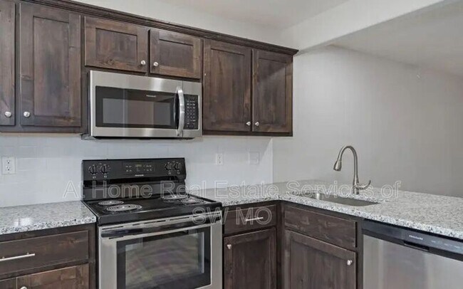 Building Photo - 725 Turner