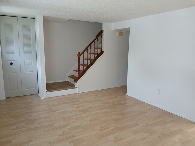 Sala de estar - 6026 Cedar Wood Dr
