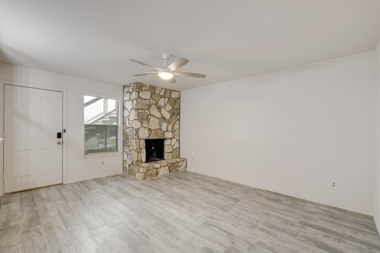 809 Bracewood Cir Unit B, San Marcos, TX 78666 Condo for Rent in San