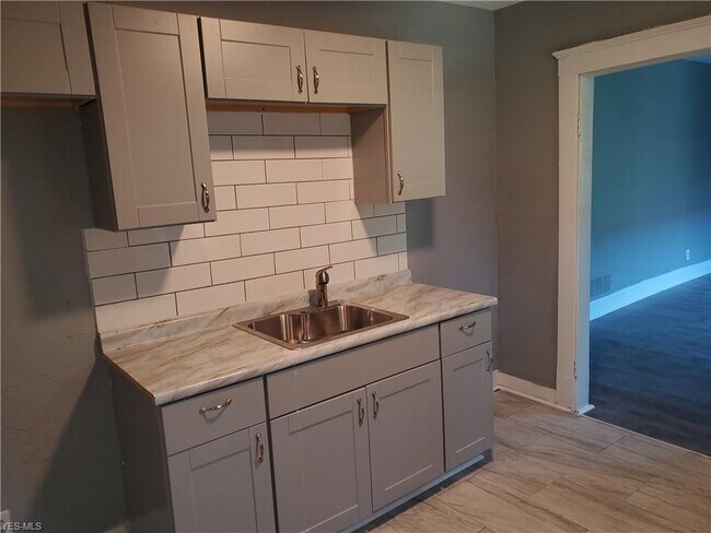 Foto del edificio - 728 E 93rd St