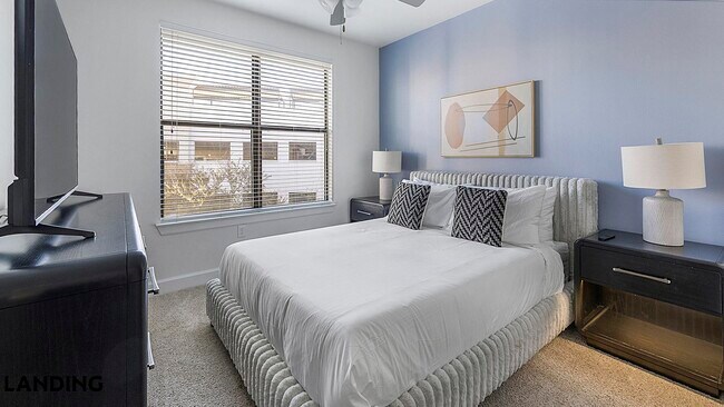 Foto del edificio - 5275 Town and Country Blvd