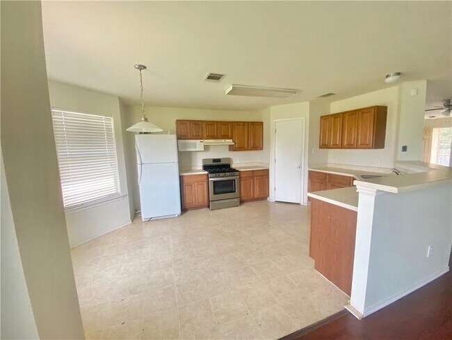 Building Photo - 1206 Amberwood Loop