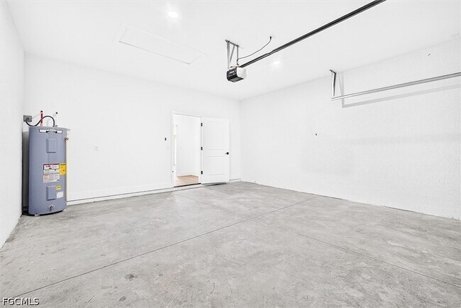 Foto del edificio - 723 Bering Ave S