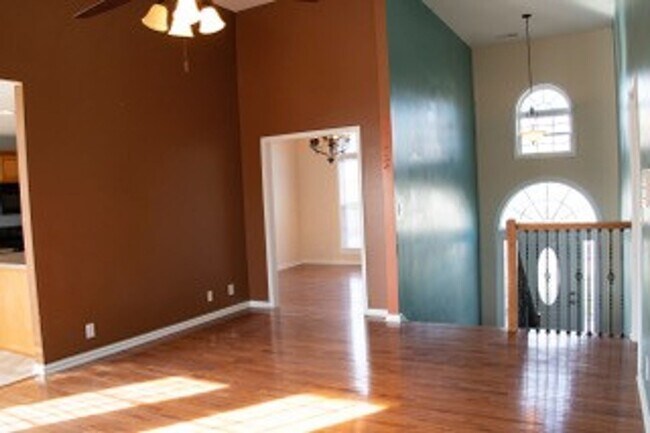 Foto del edificio - 514 Winding Bluff Way