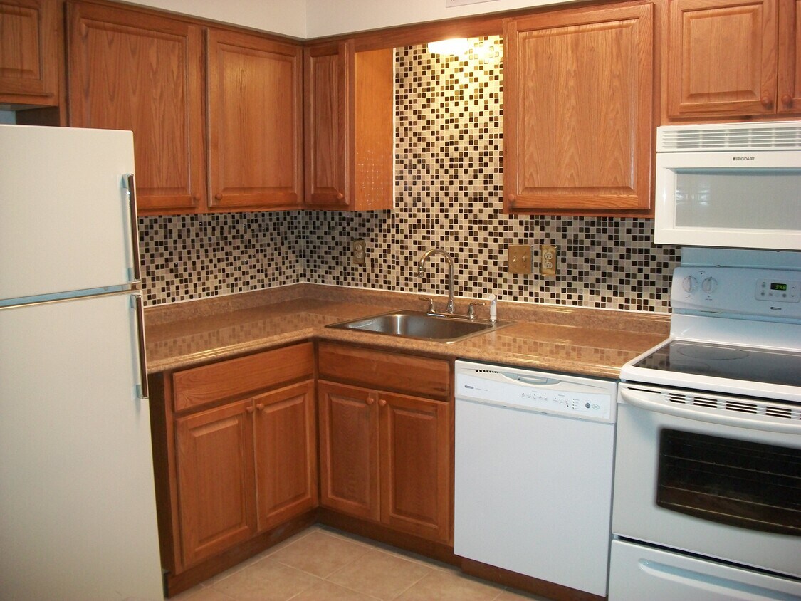 Primary Photo - 3293 Kennett Sq