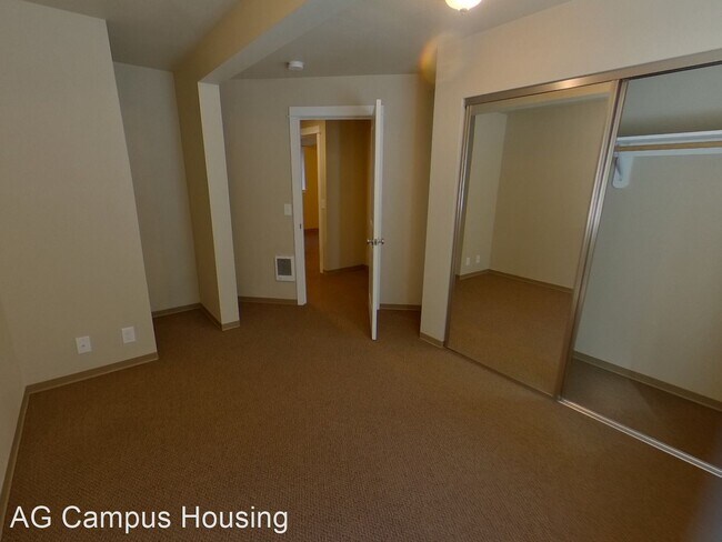 Foto del edificio - 5 br, 3 bath House - 2074 Onyx Street
