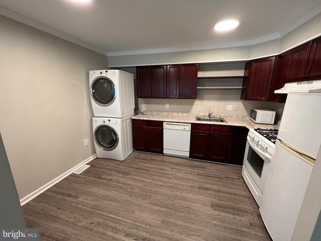 Foto del edificio - 18402 Cedar Dr