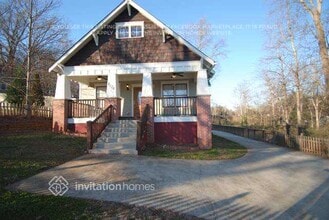 Building Photo - 2170 Memorial Dr SE