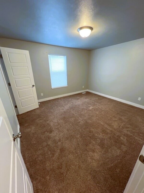 Building Photo - 387 480 W