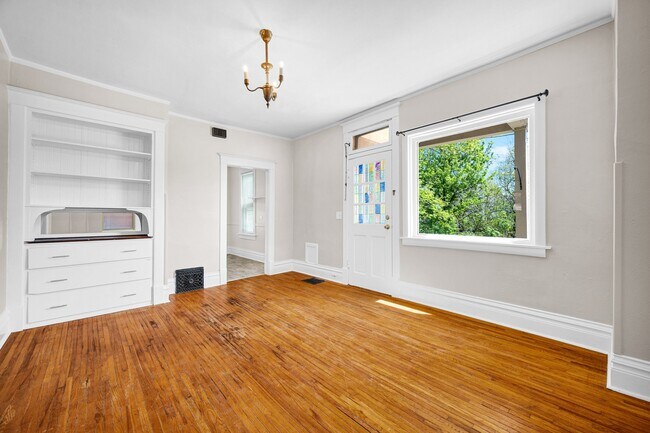 Sala de estar - 502 W High St