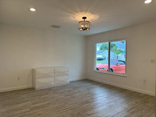 Foto del edificio - "Charming 2-Bed, 2-Bath North Port Retreat"