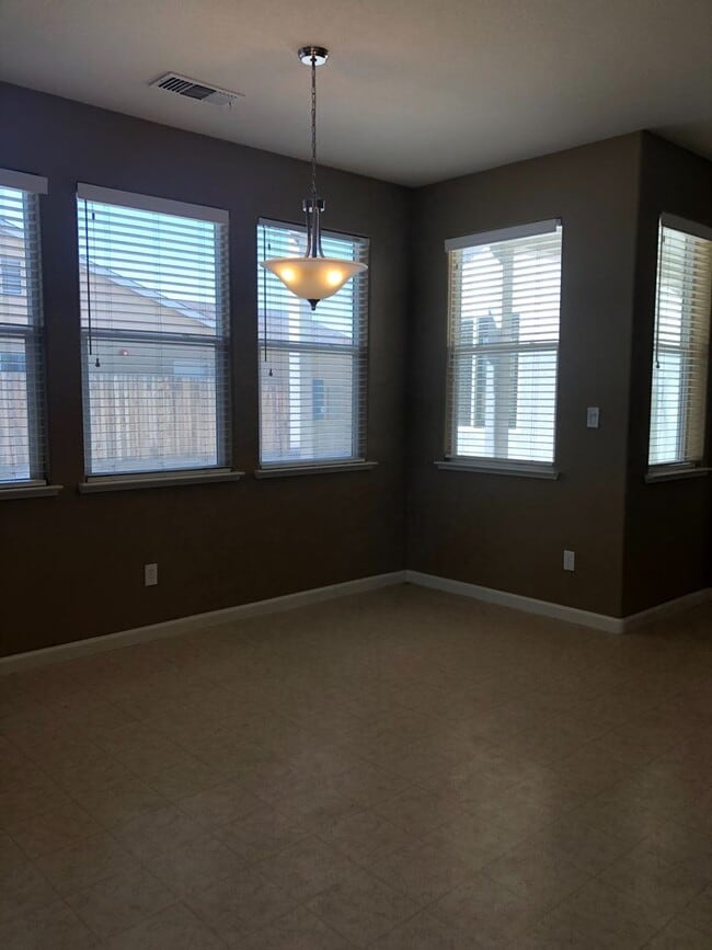 Building Photo - Huge 4 Bedroom + Loft 3 Bath Home for Rent!