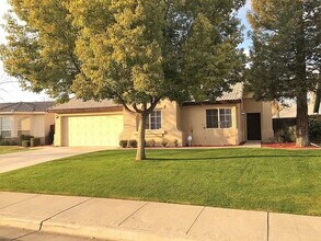 Building Photo - 8502 Mainsail Dr