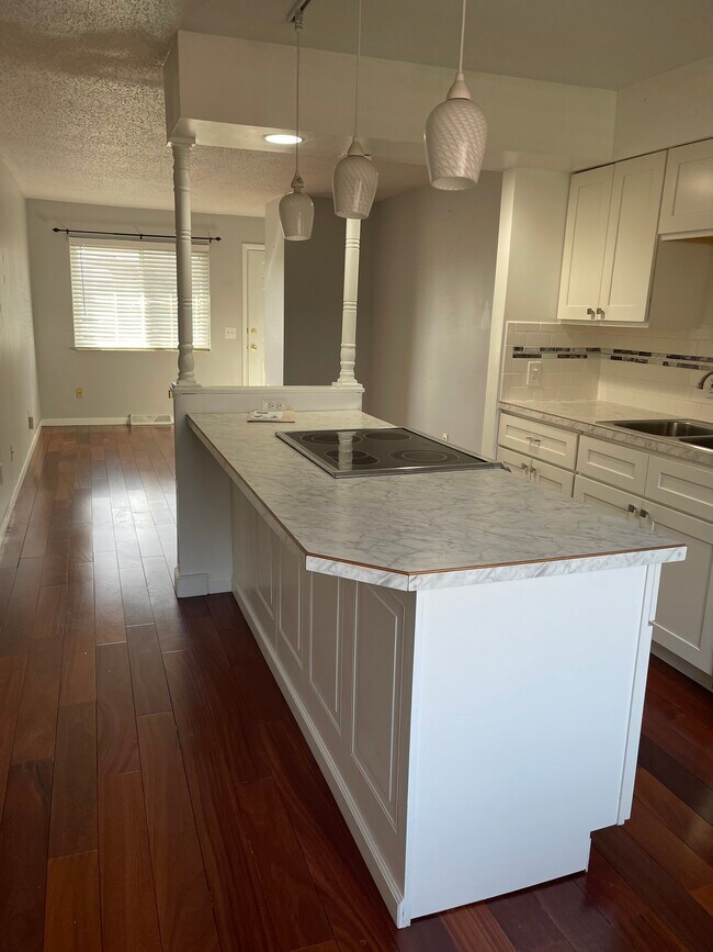 Building Photo - 3254 Christy Way N