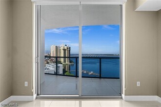 Building Photo - 3000 Oasis Grand Blvd