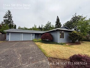 Building Photo - 1544 SW 8th Dr