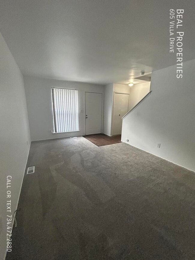 Building Photo - 605 Villa Dr