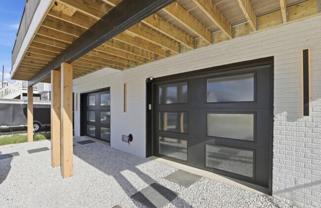 Building Photo - 6931 River Drive Rd