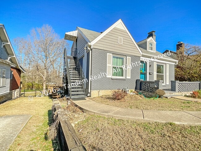 Building Photo - 2228 Ashwood Ave