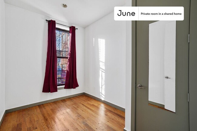 Foto del edificio - Private bedroom in 4 bed/1.5 bath Home
