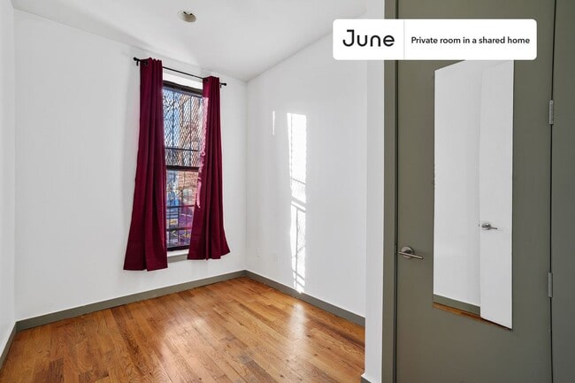 Building Photo - Room in Shared 4 bed/1.5 bath home