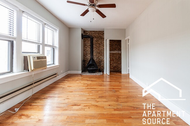 Foto del edificio - 3721 N Pine Grove Ave