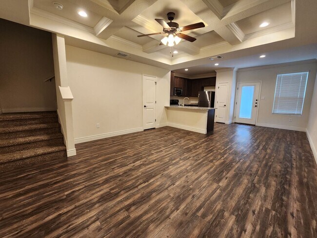 Foto del edificio - 3/2.5/1.5 Fourplex with Granite Countertops, 9ft Ceilings, Fridge, Washer, Dryer / NBISD