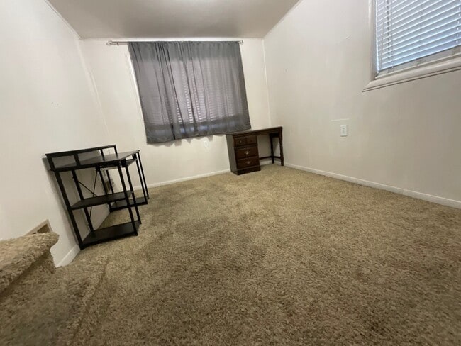 Building Photo - Rental - Available Now Near UNR