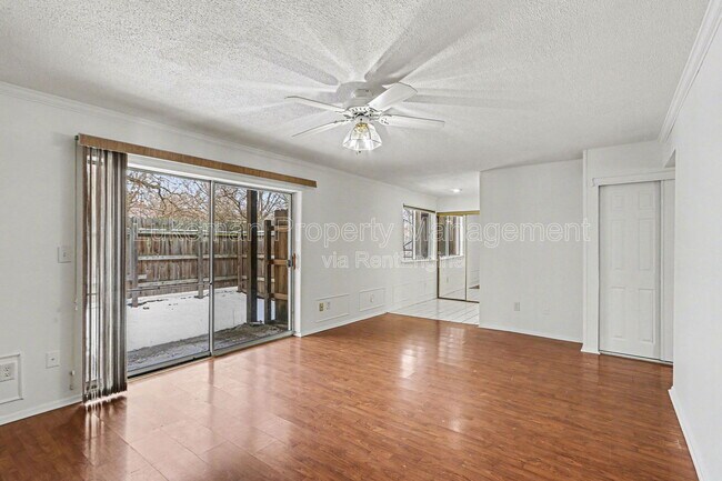 Foto del edificio - 728 Garland Cir