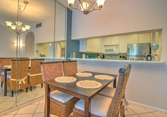 Building Photo - 3310 Europa Dr