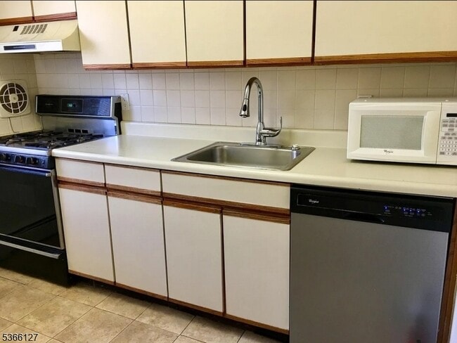 Building Photo - 2467 NJ-10