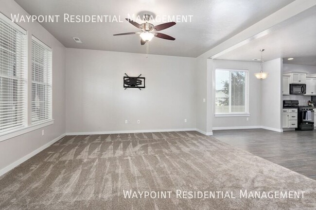 Building Photo - 1142 W Parkstone St