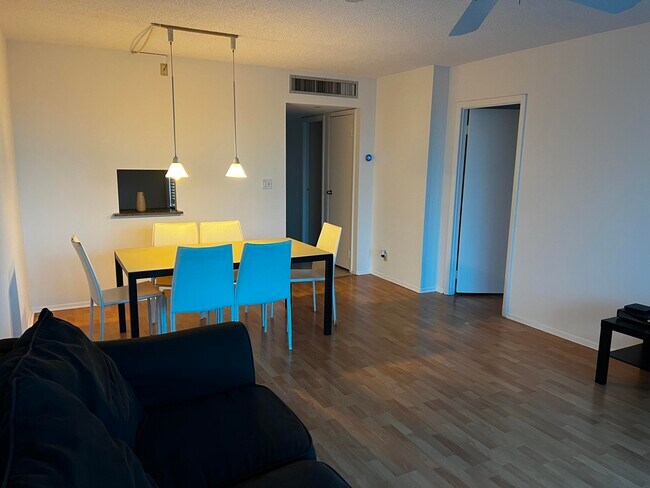 Foto del edificio - 3101 N Country Club Dr